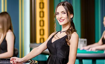 Bà Phạm Thị D - Trưởng phòng Hỗ trợ Khách hàng 8x88 nhà cái